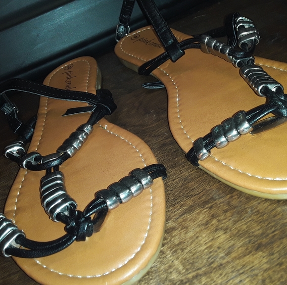 🆕️Black Studded Flat Sandals🆕️ - Picture 4 of 4